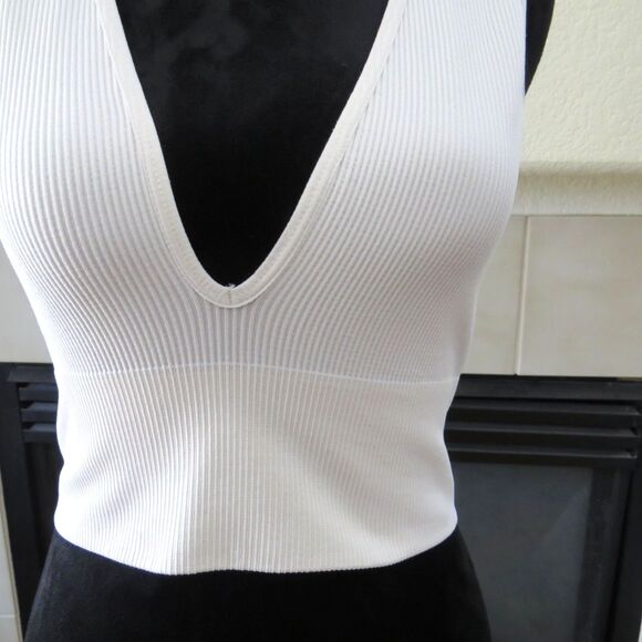 Urban Outfitters Out From Under Josie Plunge Neck Crop Tank L EUC - Picture 2 of 6